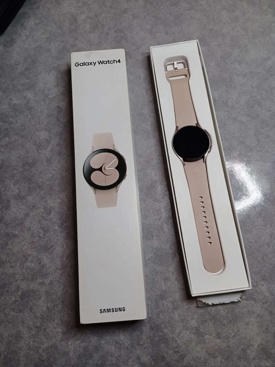 سامسونج واتش 4
جديدة نظافة 100%
من امريكا 🇺🇸 
ما مستعملة بس الباكيت مفتوح 
السعر 80 IQD 
مكاني موصل 
***********

