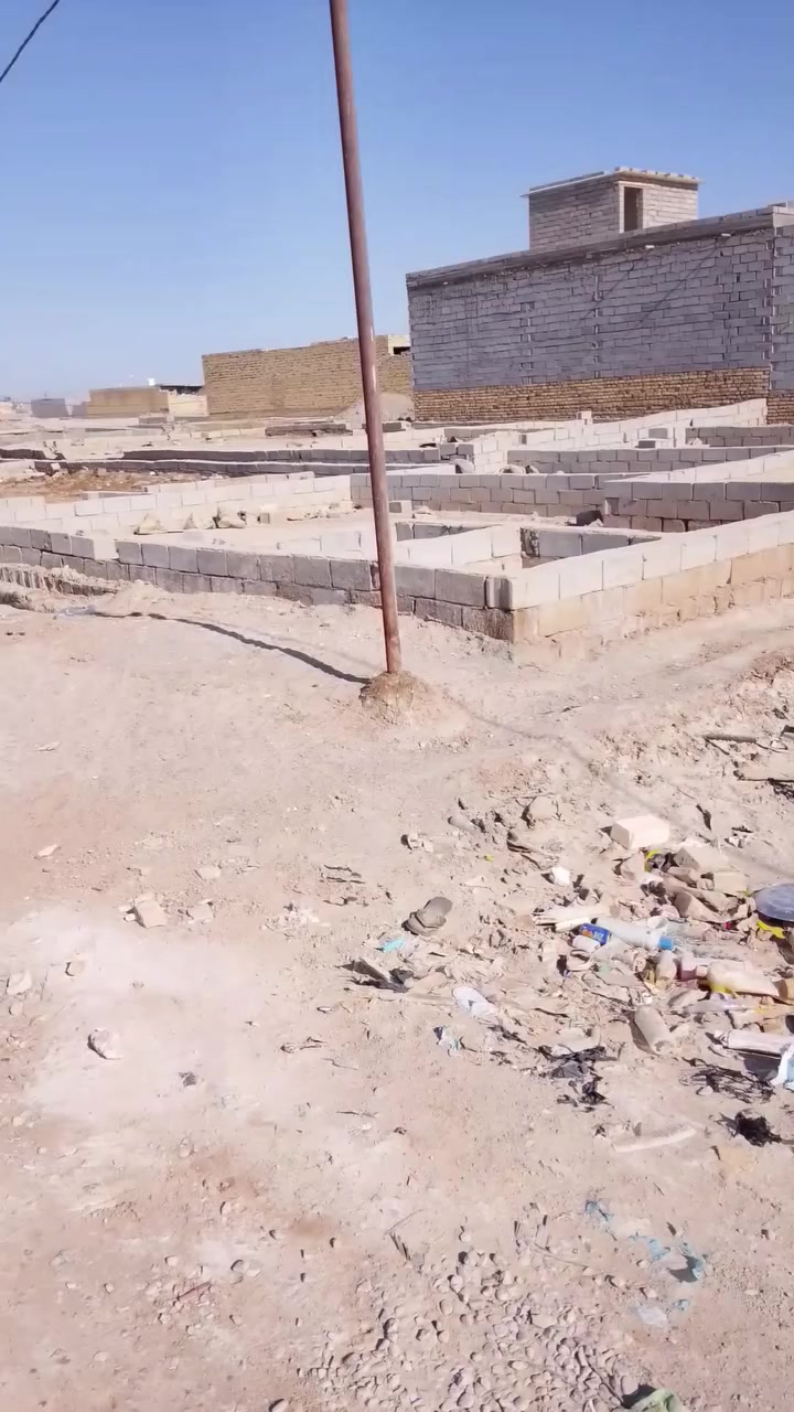 السلام عليكم قطعه زراعي 200متر 
حي الحسين عليه السلام نزلت ملعب خماسي ورع شارع عريض وتنزل شارع مقابيل 10متر بناء ماي كهرباء متفون عل نص تراب 
سعره 8وبي مجال 
‏‪***********‬‏
