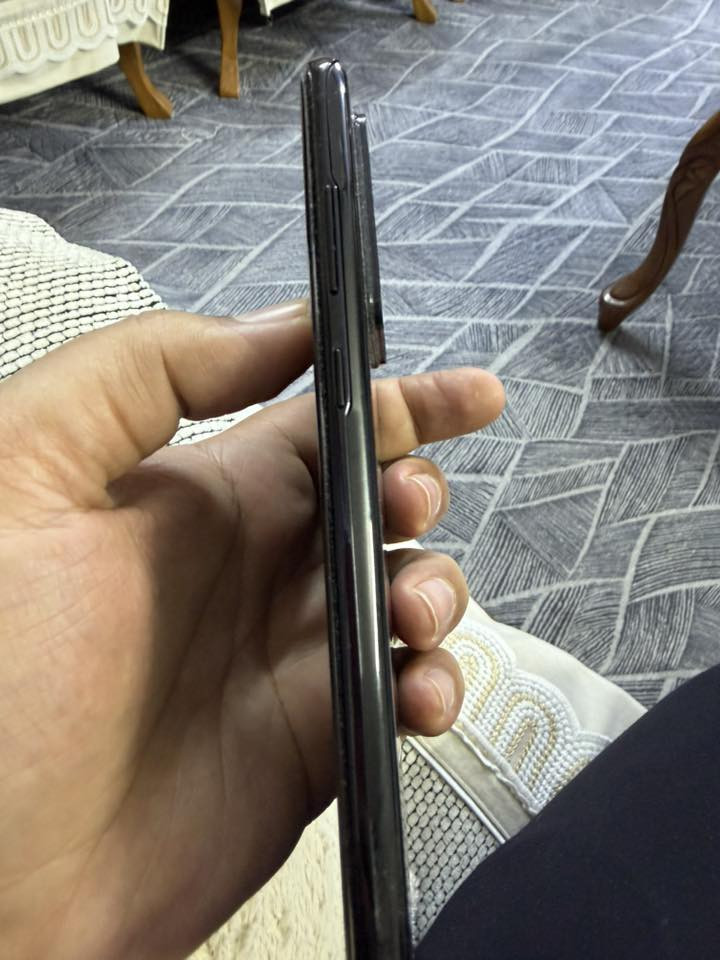 السلام عليكم سامسونج اس 20 الترا دبل سيم كارت ذاكره 256 اسود نضافه 95 بالمسه السعر 300 الف مع المجال القليل المكان بغداد ***********
