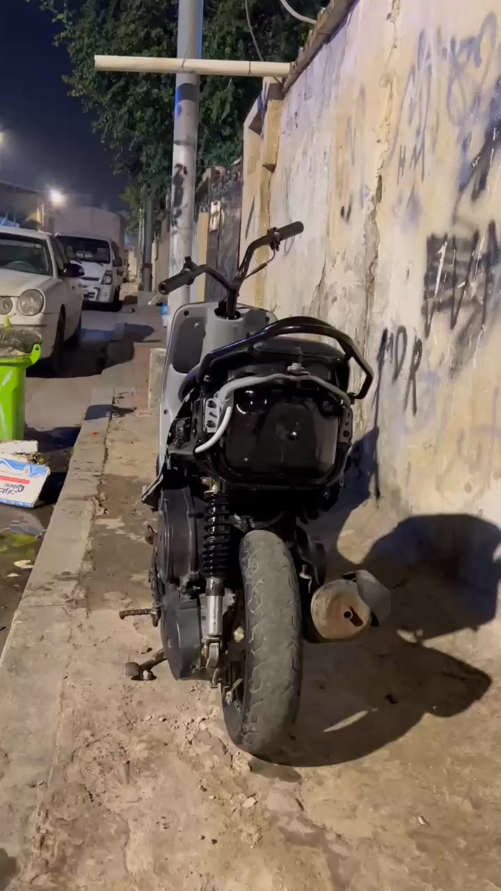 السلام عليكم
ماكس قجمه بوشه ٤٩ مفتوحة مره وحده 
سلف هندر شغال دراجة حلوه ونضيفه 
سعر ٤٧٥ وبيها مجال قليل 
مكان بصره امن داخلي قرب كوفي دحوس
***********
