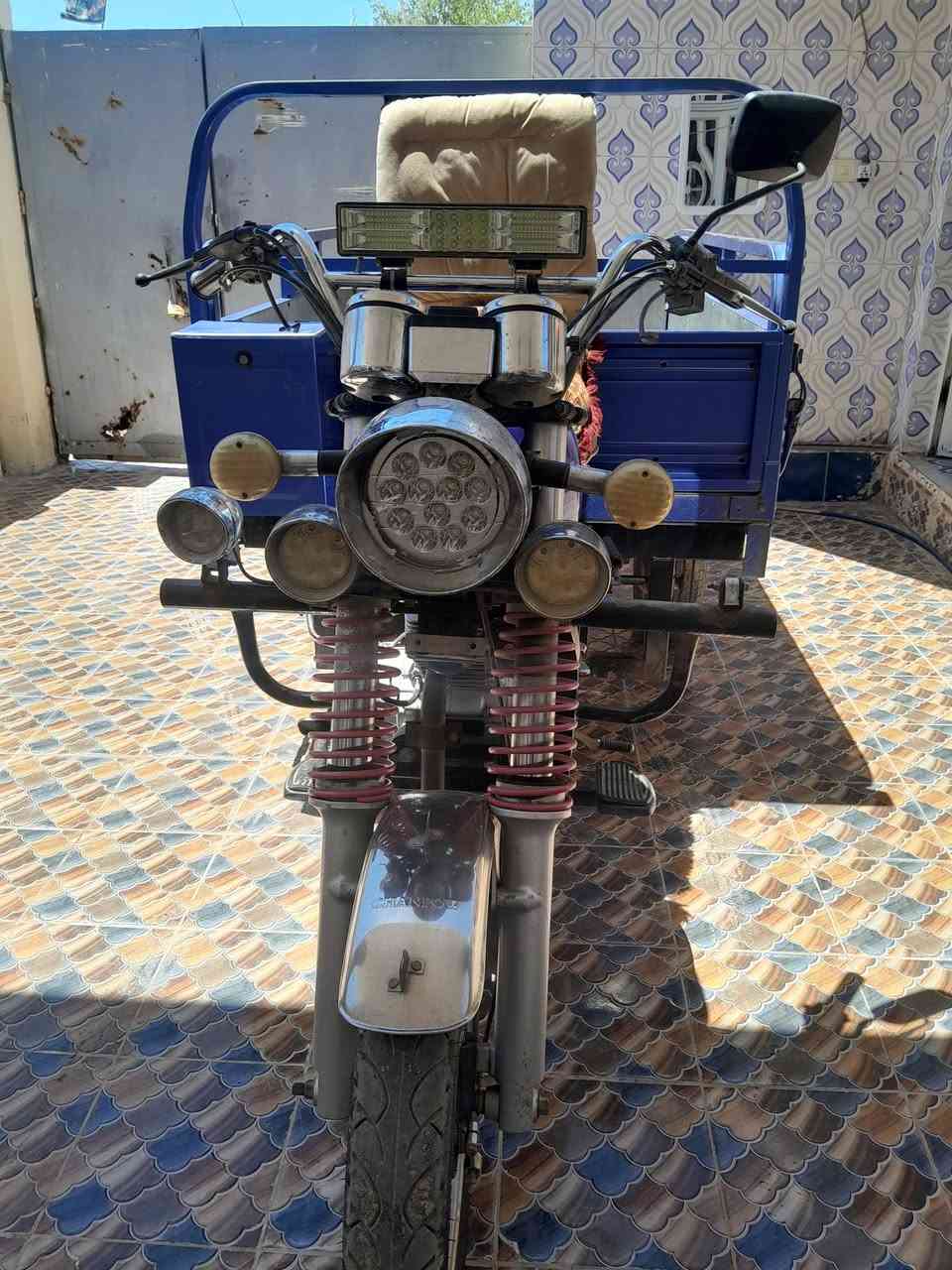 السلام عليكم ستوته للبيع جمره موديل 2023 جاهزه وانضيفه رقم واسنويه تحويل ثاني يوم تخم تاير باتري جديد كهربائيات شقاله شاصي واركبه ومكينه مكفولات الشراي يتصل على الرقم ***********/متواجد على الفيس العنوان واسط العزيزيه
