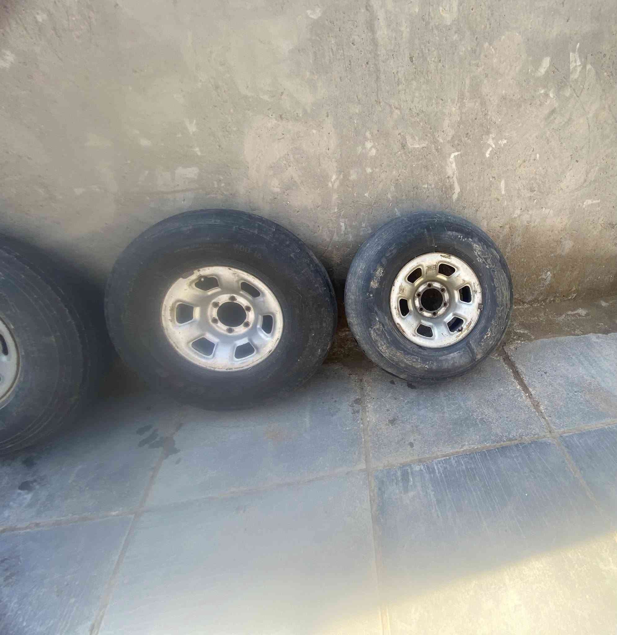 تخم وياله جديديات بلاديات ما بيهن اي عواج 6ستد حجم 16 ووياهن تايرات بالون الاستفسار ***********
