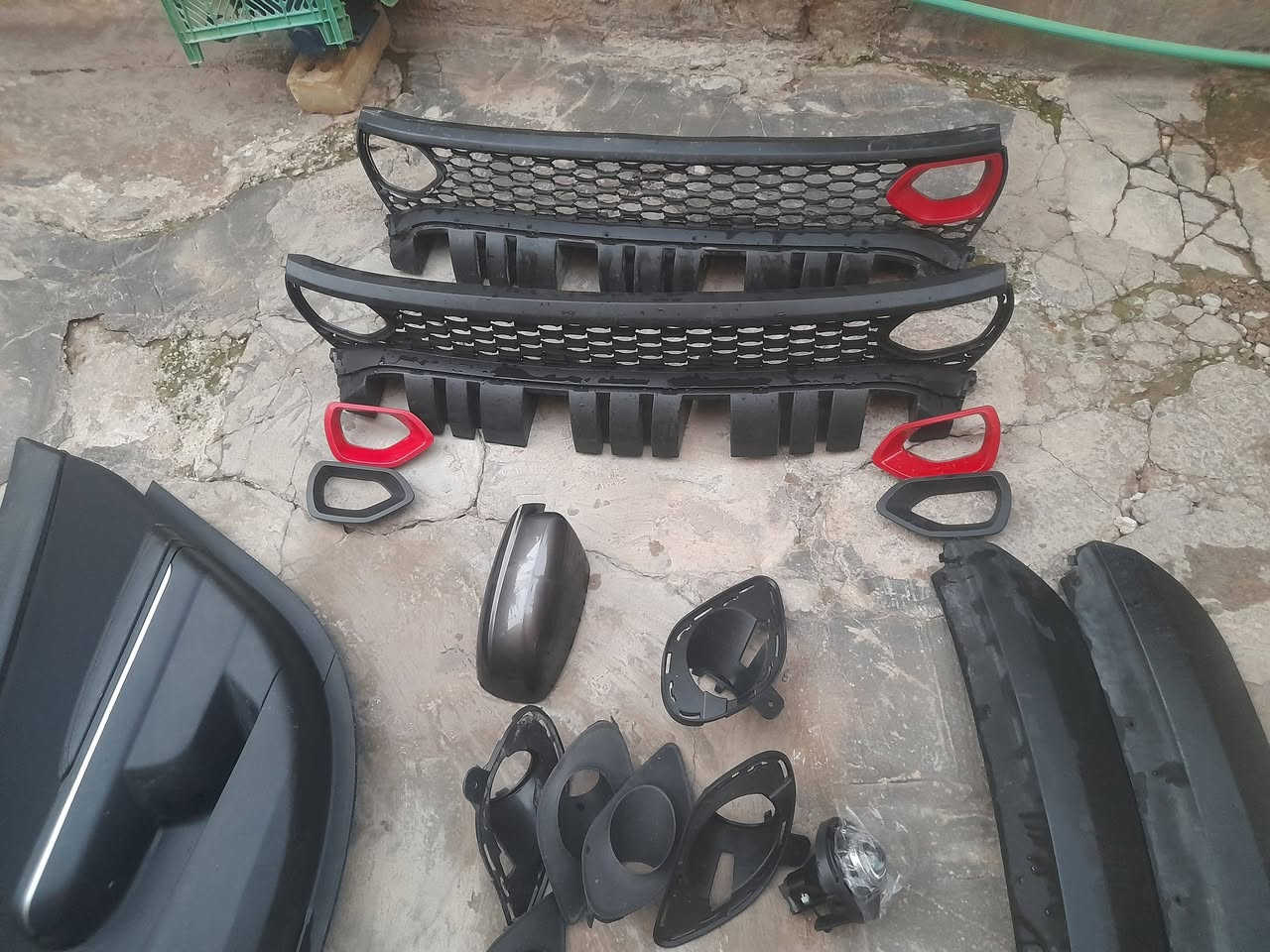 السلام عليكم شباب غراض مال تشارجر من 15 للعشرين للبيع ومناسبات رقم الموبايل ***********
