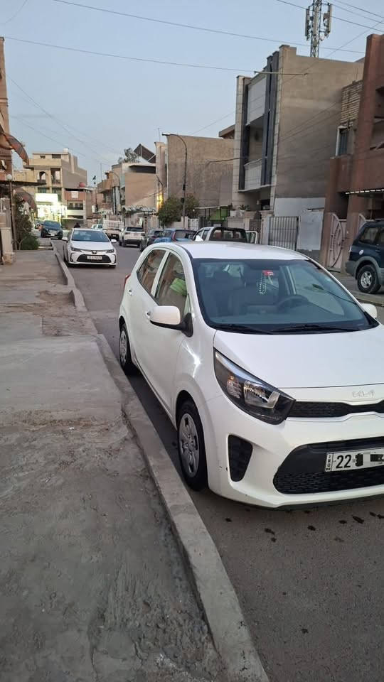 Kia Picanto
السلام عليكم

كيا بيكانتو 2022 لون ابيض رقم اربيل تحويل او وكالة 

مواصفات 
محرك DOCH المرغوب 4 سلندر   
تحكم ستيرن جهتين  
4 جام كهرباء 
بلوجكتر امامي
شاشة 
كامرة دوارة 
لد نهاري
ويل كب 
مانع انزلاق
 حساس اطار 
سويج عدد 2 
AUX و USB
 بلوتوث 
اريل نافيكيشن

السعر 120$   

مكاني بغداد حي القاهره
للاستفسار واتساب. 
***********

