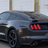 فورد موستنك للبيع مستعجل عليها مواصفات فول الفول ١/١ شرط فحص  و سونار ...