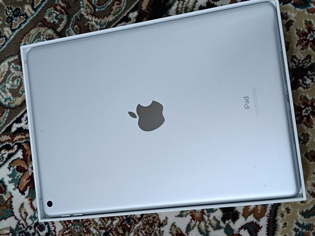 ايباد 9 ذاكره 64 نظافه 95٪ كل غراضه كامله الجهاز كلش نظيف واستعمال دراسه فقط  كل غراضه كامله الجهاز لا داخل صيانه ولا شي سعره 270 وبي مجال قليل ***********
