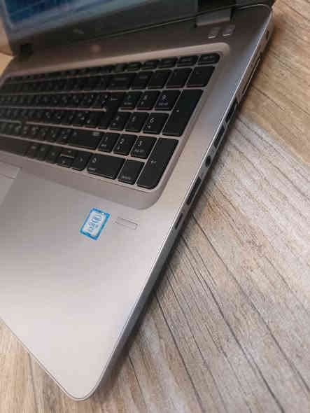 💯💯لابتوب لمس حجم شاشة كبير 15.6 سلم نظافة 100% م 💯💯 
✈️Hp 850 G3✈️
السعر 250  الف_عراقي ) سعر نهائي 

 للتواصل *********** 
العنوان الموصل 
 موصل الجديدة مكتب الابداع الهندسي 
……………………
✓ المعالج Core i5-6200U جيل سادس 
✓ ذاكرة (الرام) 8GB قابل للتطوير 
✓ التخزين( الهارد) 256GB SSD قابل للتطوير 
✓كارت شاشة انتل داخلي  4GB 
✓ مقاس الشاشة كبير 15.6 انج لمس 
✓ كيبورد  عربي انكليزي FULL K.B 
…………………………………
