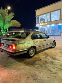 ٥٢٥ اصل ٥٢٠ • جلد اسود • فتحة سقف