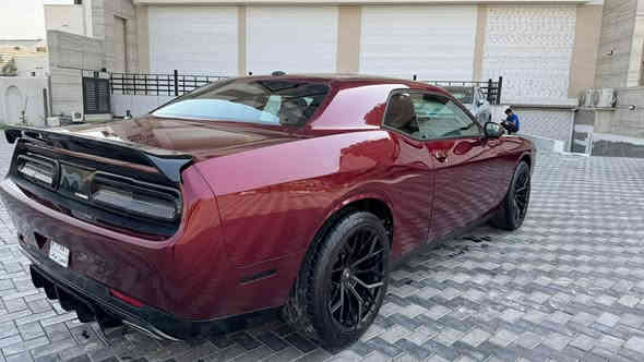 السلام عليكم للبيع 

دوج جالنجر موديل 2023 last call ❤️

محرك 6 سلندر 💪

فتحه سلايد
شاشه وسط
كشنات تدفئه  
ستيرن تدفئه 
ماشيه 21
حادثها مثل ما موضح بالصوره وبيها تصليح بلحوض الخلفي وبدايه الشاصي الخلفي صبغ مالتها فقط جنطه مبدله نفس اللون وجاملغ خلفي 

السعر ٢٣٥ ورقه وبيها مجال هزه والرقم جديد بغداد 

للاستفسار *********** 
مكاني غزالية او المنصور (edited)
