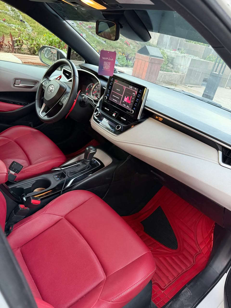 للبيع كورلا هاج باك 2022 
فول se داخل احمر مميز شفتات ستيرن 
بصمه بصمه ابواب شاشه كبيره كار بلي 
ويل كب حجم 18 رياضي محرك 2000 بانزين 
صور حادث مرفقه ماشيه 80 الف كيلو متر 
جاهزه من كلشي صيانه تيرات جدد باتري جديد 
السعر 122$ صور سونار مرفق جديد مسوي 
مكاني بل منصور داودي 
*********** بغداد, العراق
