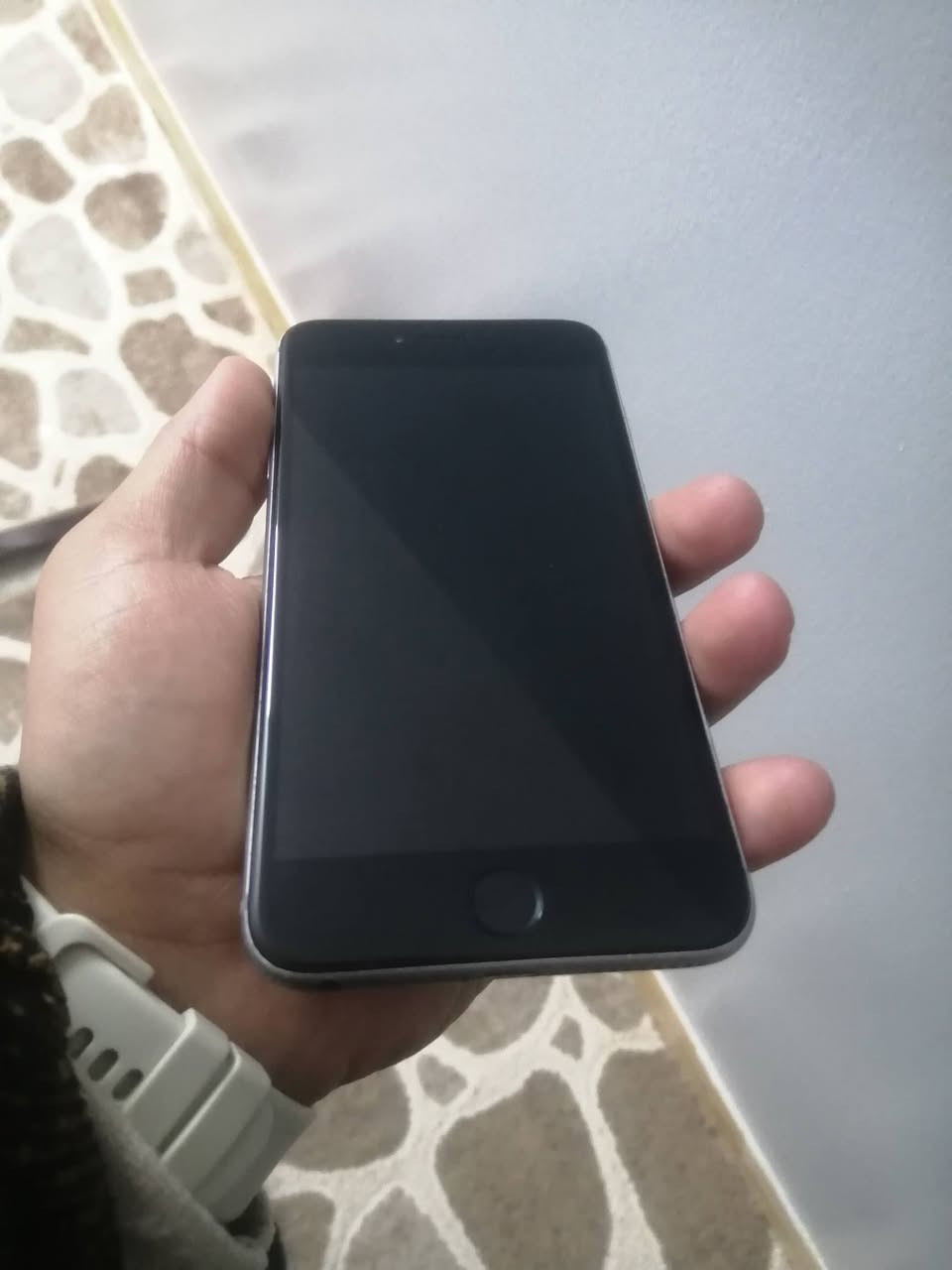 ايفوان لبيع 6 بلاص اس يعني اي برنامج ينزل
جهاز جديد وأي فاي شغال
كاميرا دمعه فول تصوير مالهن
السعر ٥٠ وبيه مجال ***********
