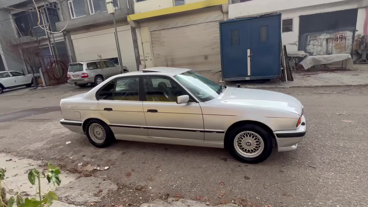 بۆ ڤروشتن ١٩٩٢ کراوە ١٩٩٥
ئارمی پلاستیک هەوڵێر بە شەرت 
توماتیک سلایت  هەموو گیانی بە شەرت 
٤٧ وەرەقە ***********
ئەدمین گیان
