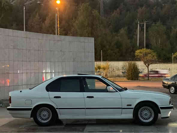 بەناوی خوای گەورە و میهرەبان 

بیئێم 1993    520i.  گێڕ عادی 

فرۆشتنی خێرا.  پێش و پشت کەپس 

مەکینەی هەڵمی دەمیشی هەبوو نەتەوێ 
 
گێڕ مەکینە ئەکسل تەقە و ڕەقە کارەبای کامل کامل بەشەرتو بە زەمان 

قەپات مواسەفات تەنها تۆماتیک نیە 

سڵایت 
٤ جام کارەبا 
لایت زینۆ 
ABS 
٤ تایە و ویلی حەسیری لۆکی لەژێرە 
بۆ قوەتیش گێڕی ٣ تەناشی نەکرد نەتەوێ 

نوکە دەرزی دەحمی نیە. ناو و دەری ناو پاکەتە 
کامل گێچەکانی ئیش دەکا 
 
دەعامی بۆ دەعامی بە شەرت و بە زەمان
شوێن ڕانیە بۆ مەحامەلە تەلەفون مەکە   قفڵ قفڵی ٢٦$ گەڵایە خوار هەمو بازاڕ 

*********** رانية
