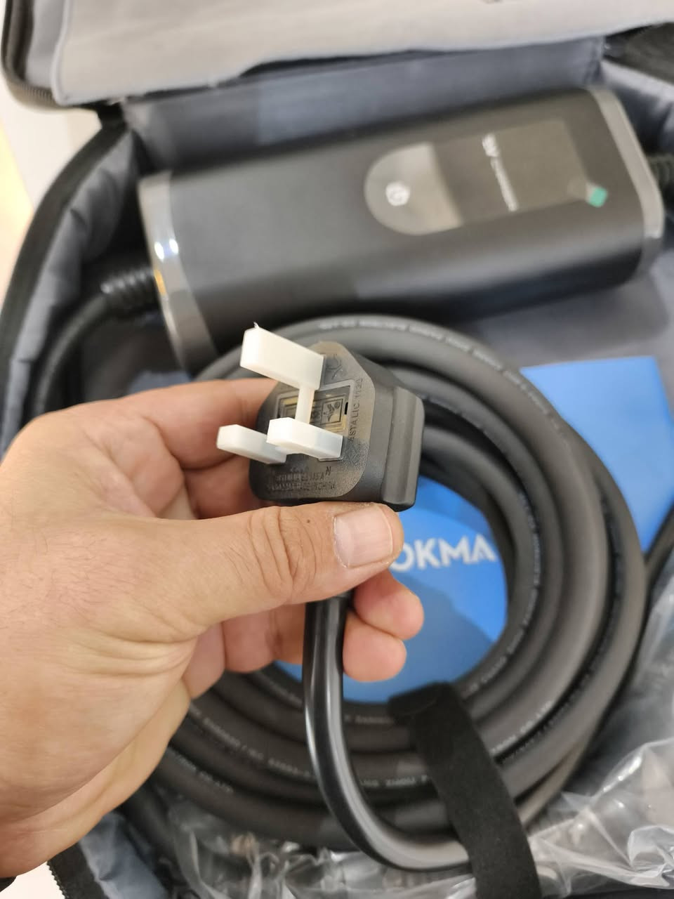سلام عليكم للبيع شاحن جديد BOKMAN لسيارات BYD فيشة تايب 2 16 امبير


**إذا كنت صاحب هذا الإعلان وتريد حذفه لأي سبب، رجاءا أرسل رسالة إلى الدعم الفني**