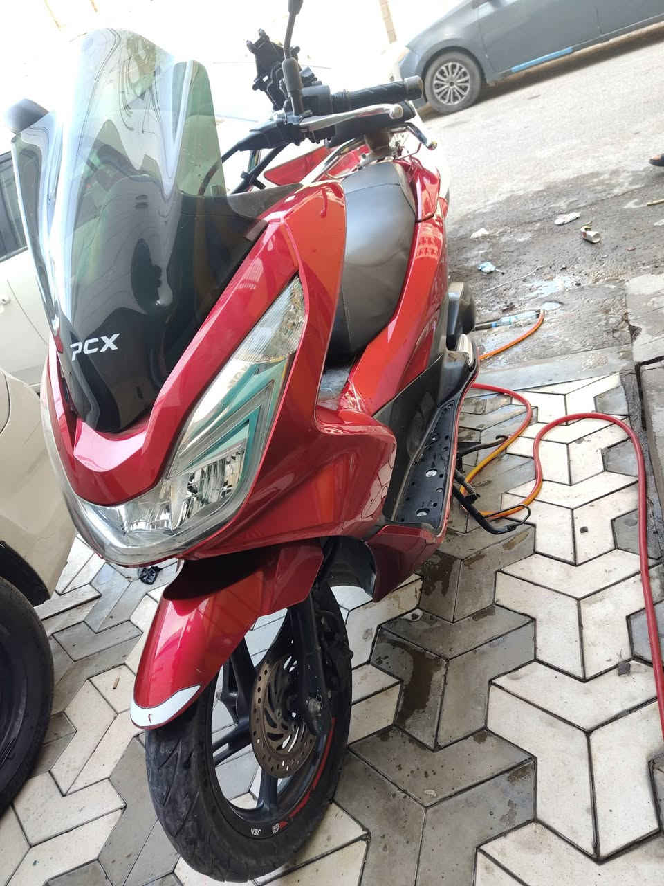 السلام عليكم
Pcx دراجه 
جيل الثاني ياباني 
مكينة 150 
للبيع الدراجه شلعة معدل كهربائيات كلها شغاله دراجه بلاديه اي نقص مابيها 

العنوان بغداد الحسينية 
للاستفسار الاتصال على الرقم
***********
