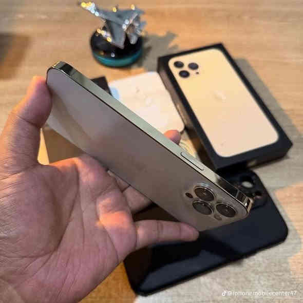 سلام عليكم 13 برو ماكس شرق اوسط التليفون ننظيف مال بيت السعر 650نهايته عفيه لن محتاج وريد ابيعه وين ماتريد تفحص افحص البطارية 88الذاكره 512/***********رقم الهاتف مامتواجد على النت
