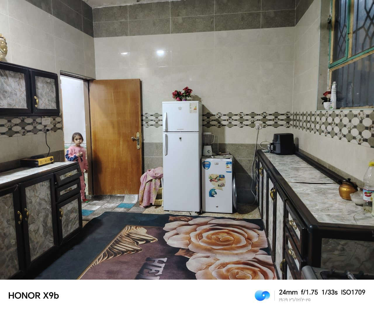 السلام عليكم ورحمة الله وبركاته بيت في الحكم المساحة ٢٠٠م غرفتين وصالة ومطبخ وبراني وصحيات داخلية وخارجية للستفسار 
الاتصال على *********** أو مراجعة مكتب عقارات الثابت عنوان المكتب السماوة حي الحكم مجاور مجمع الالماني مقابل متنزه النورين.
