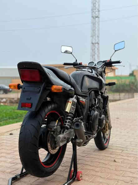 للبيع CB 400 جيل اول لوك لوك 
الي يدور جديد وبلكارتون دراجه كفاله عامه كير محرك كابريتر كله بشرط برغي ممفتوح تايرات وزنجيل ودهن وبلكات كله جديد تانكي كزازه ماشي قليل اوراق كامل بوجهك رقم شرط معدل جوى ١٨٠ كهربائيات كامل دراجه مال جناي مكاني كركوك سعرها ۱٥ ومجال للشراي اتصل وخادم للطيبين❤️
(( *********** )) كركوك

