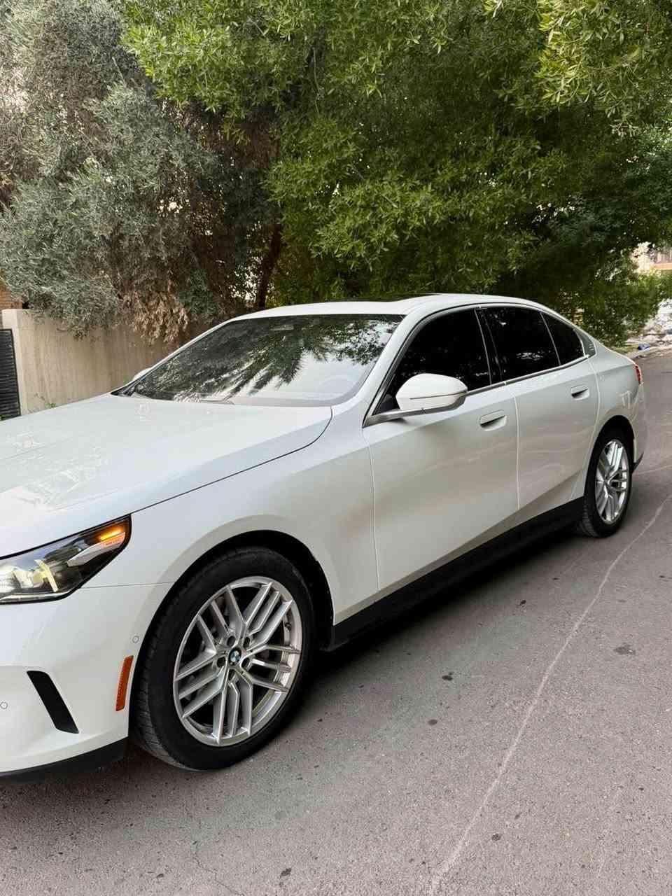 🇩🇪🇩🇪 BMW       530i         
الموديل : 2024 
وارد امريكي كفاله عامه من كلشي 
ماشيه 36mi 
رقم اربيل ب اسمي وتحويل مباشر 
تضليل نسبه 80% 

المواصفات 

🔸بصمه 
🔸تشغيل عن بعد
🔸فتحه سلايد
🔸شاشه جبيره متصله 
🔸كشنات كهرباء + تدفئه 
🔸تحديد انظمه صوت الكزوز 
🔸تحديد مسار
🔸صندوك كهرباء
🔸اناره داخليه متغيره 
بيها بعد كلش هواي مواصفات متنذكر 
السياره جاهزه ومتحتاج بس تحويل 
العنوان : بغداد المنصور 
رقمي *********** بغداد, العراق

