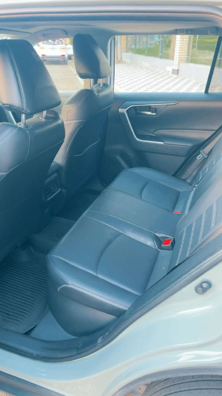 Toyota RAV4 2022 XLE Premium(Hybrid)
# كلين تايتل (بيها  بارد قطعه عله كد شبر وصبغ  ) 
اللون مميز ( سمنتي )   
عداد المسافة ٢٥٠٠٠ الف ميل
حجم المحرك 4 سلندر (2.5L) 
المواصفات :
بصمة ابواب
بصمة تشغيل
صندوق شفط كهربائي 
فتحة سقف سلايد
دفع رباعي AWD
كشنات جلد +تدفئة 
استيرن تدفئة 
رادار أمامي(تحديد مسار)
رادار جانبي (نقاط عمياء)
رادار خلفي(التحذير من الاصطدام)
اوتو ستارت (Auto start)
اوتو ستوب(Auto Stop)
هاند بريك بصمة
اوتو هولد(Auto Hold)
تحكم وضعيات القيادة ECO,NORMAL,SPORT
مانع انزلاق+ABS
حساسات خلفية+كاميرا
تحكمات استيرن
تبريد قطعتين 
مقاعد خزن ذاكرة 
 السيارة في حالة الوكالة
رقم الشاصي:-JTMB6RFV7ND530917
مكان سياره الكاظمية 
للانصال ***********
