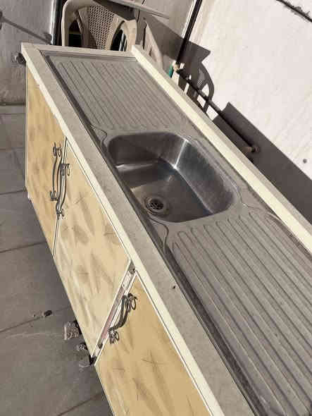 السلام عليكم كاونتر و سنك للبيع مستعملات قليل للتواصل ***********
