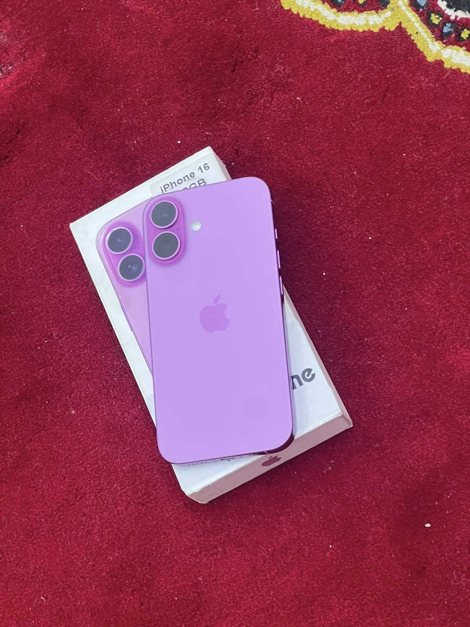 ايفون 16 العادي
ذاكرة:128 بطارية:93 دبل سيم وياه كارتون
جديد طك وبعده داخل الضمان وحاسبه نورمال 
السعر:795وبي مجال بسيط
***********
***********
