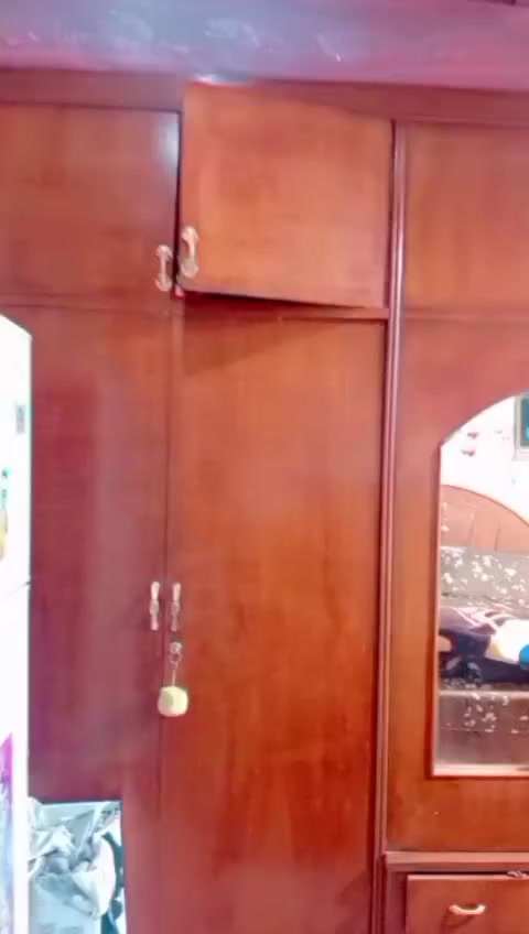 سلام عليكم غرفه طابقين للبيع كامله مكمله شوفت لعين مكان لقبله قفل مو مال مداهر ٨٠٠)***********
