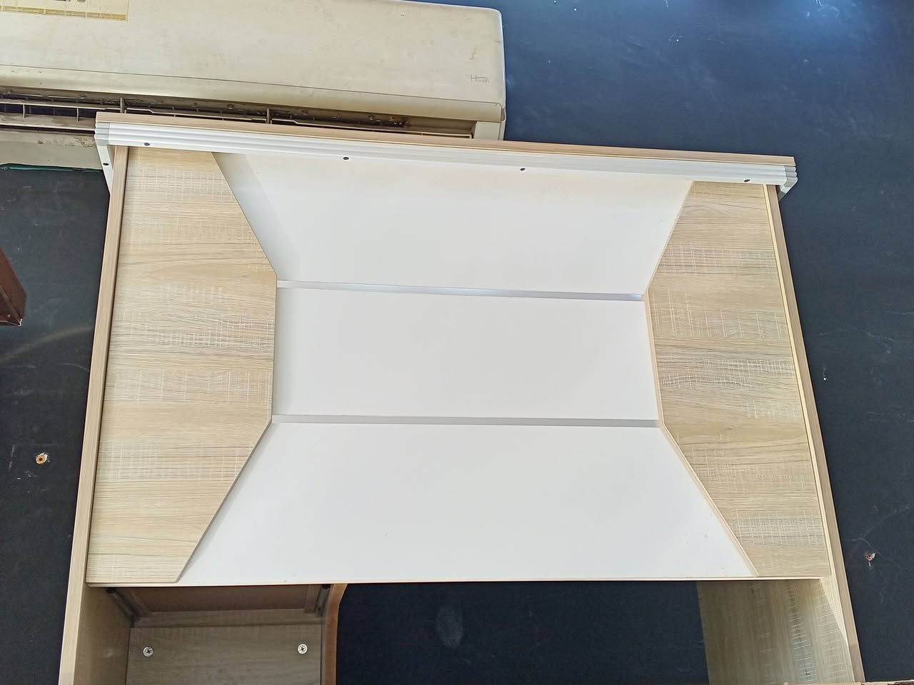 مكاتب حديثه بانواعها واحجامها كراسي دواره جديد ومستخدم بنسب السعار عنوان بغداد مدينه الصدر قطاع 24 قرب مجمع الصادق واتساب ***********
