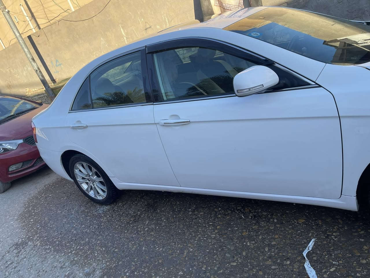 يا الله اخوان جيلي ام كراند موديل 12للبيع EC820كير مكينه مكفولات عام لاتسولف بيهم تبريد قطعتين ثلج 🥶حداديه امامي خلفي جديده وع الفحص والشرط توني ناكتهم نكت ادامه للمكينه كامله نوزلات بلاكات مجاول كلشي جديد  تخم تاير جديد سياره ماناقصها ربع دينار تجي وتشوف بعينك سياره مصروف عليها ومتعوب مال جنايي وشرط مال جني باسمي رقم وهزه جديد رقم بغداد تحويل ثاني يوم كشرتها مكفوله بيها بس هلالات معمره تعمير درجه اولى اثر خياس وطخه بصيطه بالباب سايق مبينه بالصوره مامعمره والباقي كله مكفول عنواني بغداد شراي يتصل سعرها 81 وبيها مجال بصيط اخوان ماتعجبك مايعجبك سعر اعبر منشور لان سياره مكلفتني هواي وتسوه اكثر من هذا السعر سياره مال جناي ومتعوب عليها مواصفاتها معروفه ميحتاج اذكرهم الشراي يتصل 
 بغداد ***********
