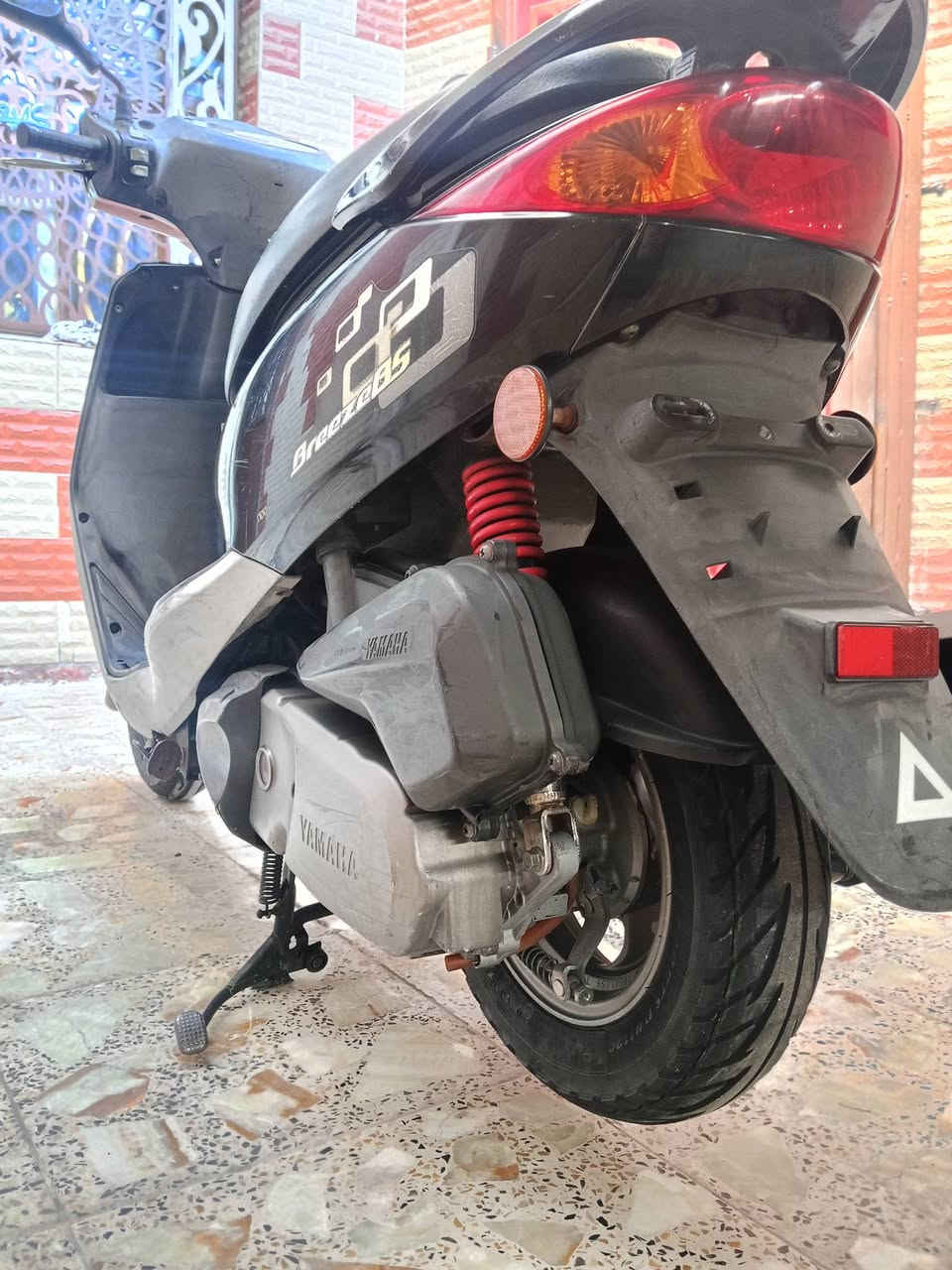 السلام عليكم
دراجة بريز بغبغاء ياباني جديدة لوك 
دراجة كفاله عامه من كلشي 
شرط جيب فيتر وتعال فحص براحتك 
ماشيه 10 الاف زيرو وراقها ابسمي 
مكاني بغداد البلديات
شراي يتصل ***********
قفلها مليون و100 قفل قفل
