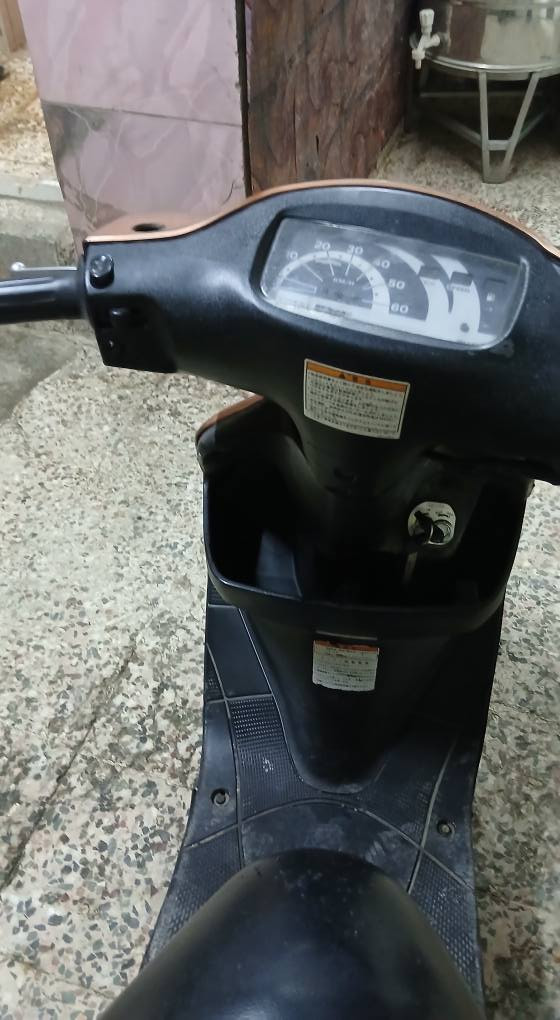 السلام عليكم
دراجه ساسوكي جنطه مجفته بس مره وحده نكره سلف كهربائيات شغاله كلها شغله والسوادات نضيفات السعر ٣٥٠ الف وبيها مجال ان شاء الله للشراي 
موجود واتساب وشريحة ***********
