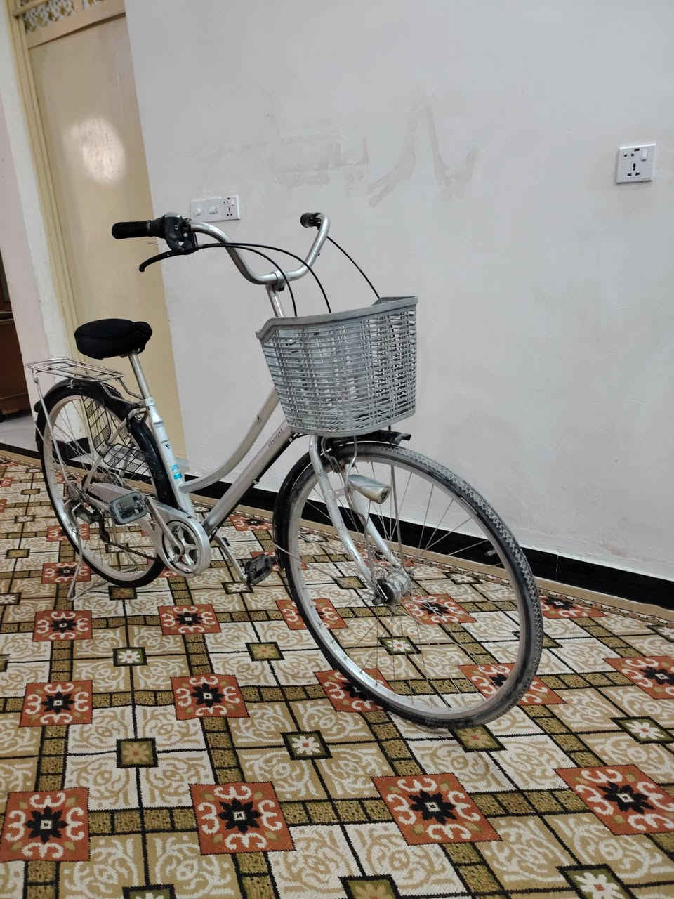 سلام عليكم من رخصت مسئول الكروب عندي بيسكل حجم 27 كامل من كلشي مكان شارع المستشفي كامل من كلشي سعر 100 بي مجال بسيط ***********
