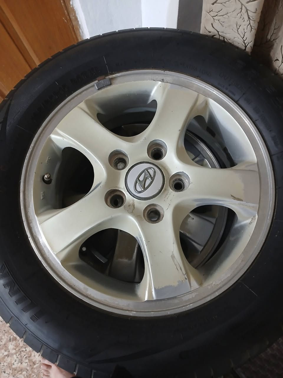 السلام عليكم تخم ويل هوه وتايراته للبيع عنوان ديالى سعره ٢٥٠الف ***********
