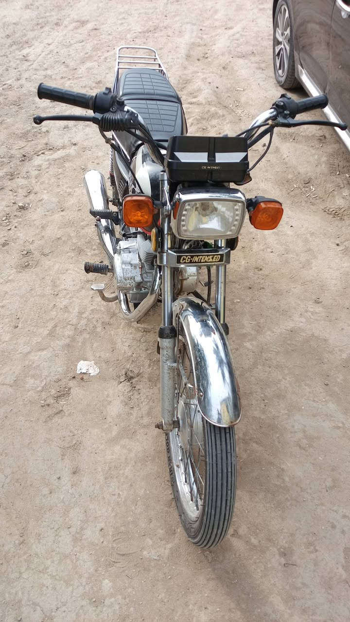 سلام عليكم دراجه نامه.امتياز. للبيع موديل 2024 السعر 600او بيهأ مجال قليل العنوان حمزه الغربي السكه مال القطار شارع ياحسين  دراجه نضيفه دراجه لمن جبتهئ مامقسوله بس دهن أو بانزين ادير دراجه حيل نضيفه 
رقم الهاتف ***********
دراجه اصوليه كفاله عامه
