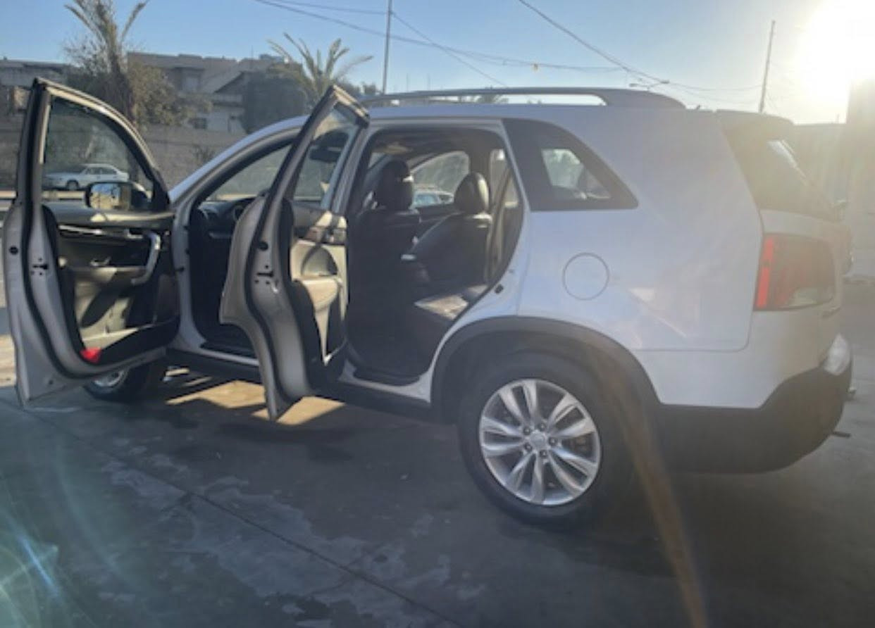 ســورنتـو
مـوديـل 2011

كليـن بـدون صبـغ 

فـول مـواصفـات 1/1

بـانـورامـا 

بصمه

مـري شفـط 

سبـايـدر على الصنـدوق 

اشـايـر بالمـري 

محـرك 2400دوش 

مـانـع انـزلاق 

وبـاقي المـواصفات معـروفه

طخـم جـديد 

تـايـرات جـدد

رقـم اربيـل  عنـوان السيـاره موصل 

للاستفسار الاتصال على الرقم 

 *********** بيه واتسـاب
