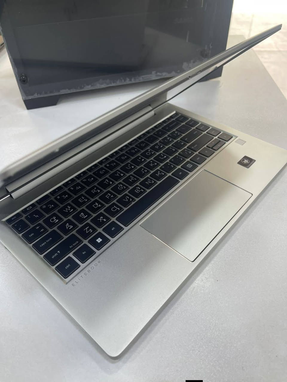🚀 وحش الأداء والأناقة.. جيل حديث بقوة 8 أنوية! HP EliteBook 645 G9 💻🔥
إلى المهندسين، المبرمجين، الطلاب، وأصحاب الأعمال الميدانية.. إذا كنت تبحث عن لابتوب يجمع بين الوزن الخفيف، التصميم المعدني الفخم، والأداء المرعب الذي ينافس معالجات الجيل الثاني عشر.. فهذه الصفقة صُممت لك خصيصاً من فئة EliteBook النخبوية!
⚙️ الترسانة التقنية والمواصفات:
⚡️ معالج خارق بـ 8 أنوية: AMD Ryzen 7 5825U (يحتوي على 8 أنوية حقيقية و 16 خيط معالجة) – يقدم أداءً جباراً يعادل تقريباً معالجات Intel Core i7 من الجيل الـ 12 في الإنتاجية والمهام اليومية المكثفة، مع استهلاك ذكي جداً للبطارية.
🚀 سرعة وسلاسة مطلقة: رام 16GB DDR4 تضمن لك فتح عشرات النوافذ والبرامج معاً دون أي تأخير، مع هارد 256GB SSD NVMe فائق السرعة لإقلاع النظام بلمح البصر.
🎮 جرافيكس متميز: كرت شاشة مدمج AMD Radeon Vega 8 قوي جداً (يصل إلى 4GB Shared Memory بالاعتماد على الرام)، ممتاز لأعمال التصميم، المونتاج الخفيف، وتشغيل الألعاب المتوسطة بسلاسة.
🖥️ شاشة مريحة وعالية الدقة: بحجم 14 بوصة FHD وبدقة (1920×1080) – ألوان حادة وحجم مثالي للتنقل والدراسة.
💿 النظام الأحدث: مجهز بنظام Windows 11 الأصلي والمستقر بالكامل.
🔥 عرض صدمة – السعر الأقوى شامل كل شيء 🔥
💰 السعر: 500,000 دينار عراقي فقط! 💥
🎁 الباقة الشاملة مجاناً: شاحن أصلي + حقيبة + ماوس + ملحقات كاملة.
🚚 التوصيل: مجاني بالكامل لجميع المحافظات!
⚠️ الكمية محدودة جداً والاستلام فوري! احجزه الآن:
راسلنا مباشرة عبر رسائل الصفحة ✉️


**إذا كنت صاحب هذا الإعلان وتريد حذفه لأي سبب، رجاءا أرسل رسالة إلى الدعم الفني**
