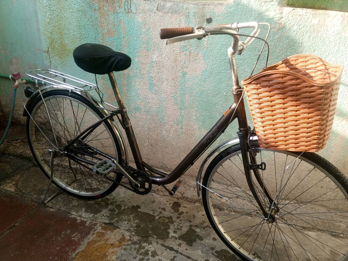 سلام عليكم بايسكل مال حاويه اخذته قبل شهر و هسه ريد بيعه متوازي عله بيعه اني اخذته 100و25الف و ريده 80الف بس والله ما بيع بهيج سعر بس متوازي بايسكل جديد بعده بكاني بغداد طب خاص كبل ***********واتساب الف عافيه الي ياخذه 