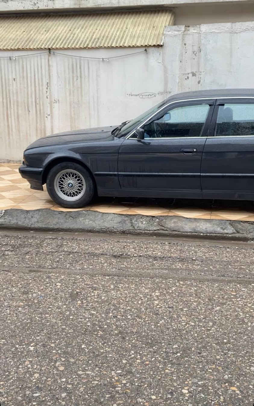 بئم BMW
لؤ فرؤشتن مؤديل ١٩٩١ مه كينه ٥٢٠ي كئر عادي ته بريد سارد گه رم ته بريدي ساردي به شه رت له سه ر سلؤري ويل حه سيره جوار تايه ي نويه راديتي و بانكه ي نويم لؤ به ستيه وه ئه وي رؤژي باتري نويم لؤي كريوه ته قه و ره قه ي به شه رت مانيك ده بي بئشم تونت كرديته وه ليدان به س جامرخي لاي سه كن هه يتي مواسافات دوو جام كاراباي abcه ره نك جه مه تؤيه بناوي خؤمانه سه نه وي دا ٢٠٢٩نويه بي كيشه بناو كردن به شه رت سعريشي ٥٠وه ره قه و معماله ١٧٠هه زاريش غرامه ي له سه ره ره قه م دلفؤن *********** أربيل, العراق
