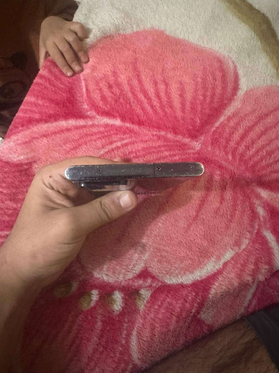 سلام عليكم 20التر ذاكره 256 جهاز وكع مني تفلش الظهر والشاشه للبيع او مراوس وانطي فرق قيم بلي يرضي الله
مكاني بغداد 
اتصال ***********

