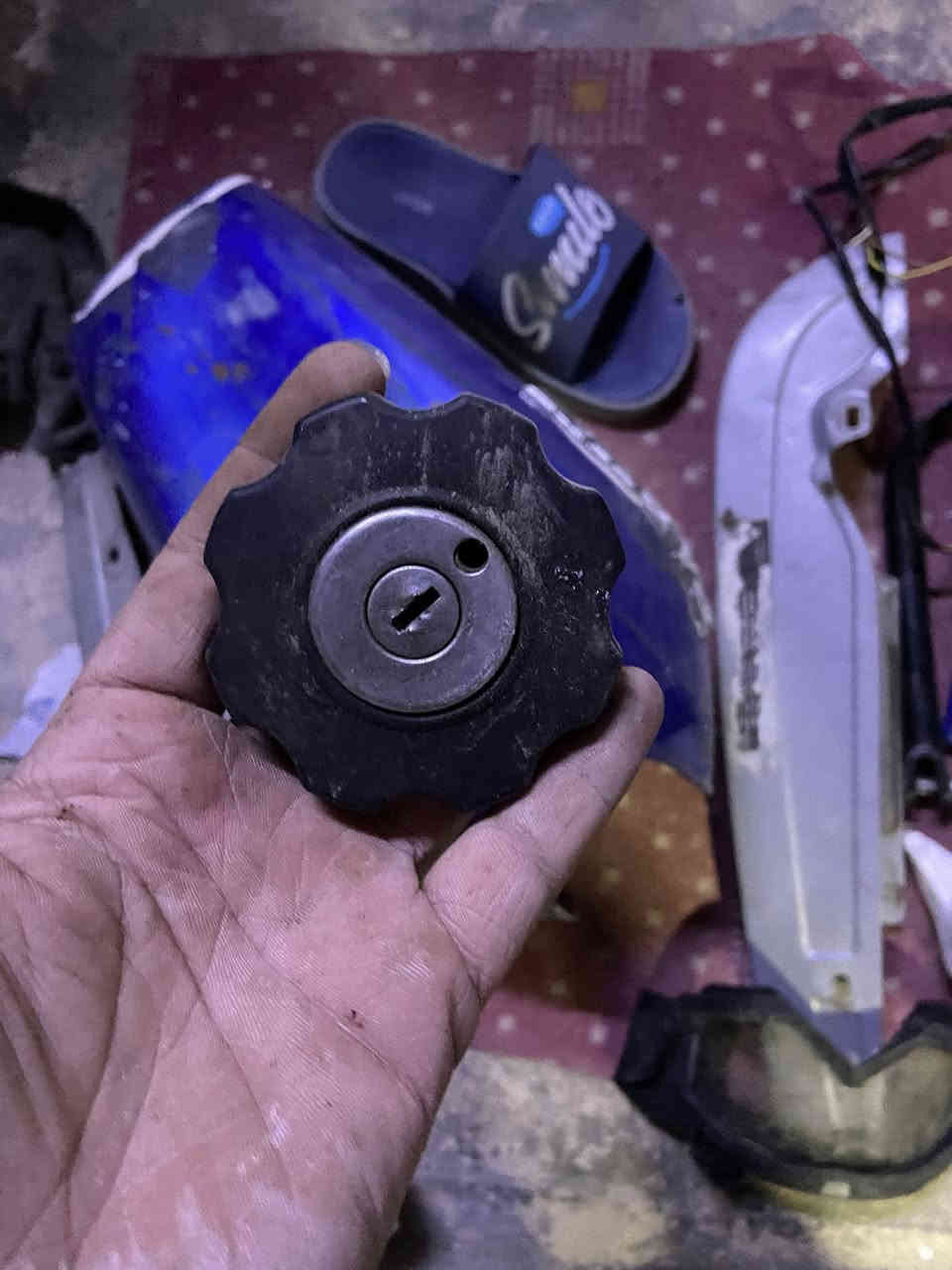 غراض دراجه ايراني لبيع قيم واخذ الي يعجبك كلشي موجود ستان نص - استان صفح-دبلات زوج -سنجيل وفرويل وغراضه - صواني زوجين -يده كهربيات شغاله -كابريرات ثنين ايراني وحده لكزز - عقلل لكزز - شفت ايراني ماشه -يده نمره -صفحيات زوج اسود -زوج ابيض-زوج -ازرك وبعد اكو غراض قيم واخذ مكاني البصره الاصمعي رقم ***********
