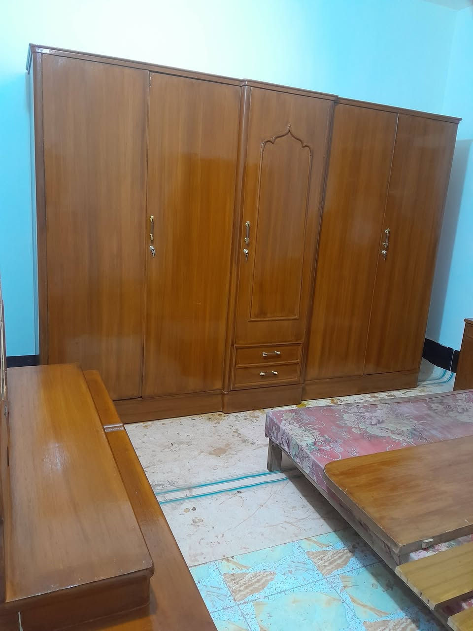 غرفه ام خمسه نجاره اخت الجديده البيع السعر اربعميه وخمسين ألف وبيه مجال الحله ابو غرق حي حسين وتساب او تصال ***********مصطفى النجار
