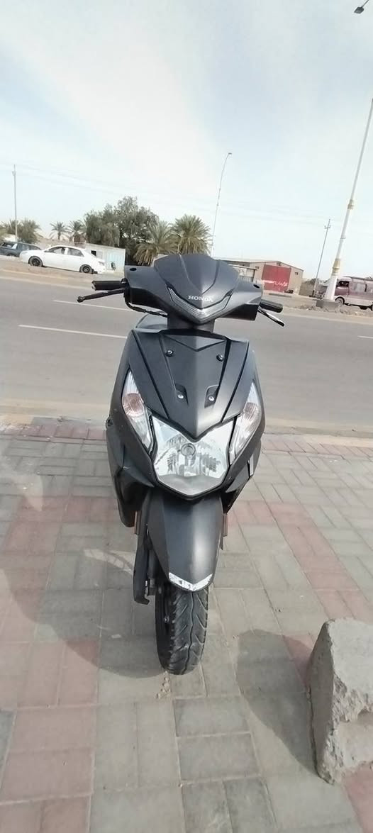 سلام عليكم 
اخوتي الطيبين دراجه هوندا للبيع 
الدراجه جاهزه وعلا وضعه البلاد شغل واطلع وين متريد كلشي مناقصه.. 
للا ستفسار ***********
