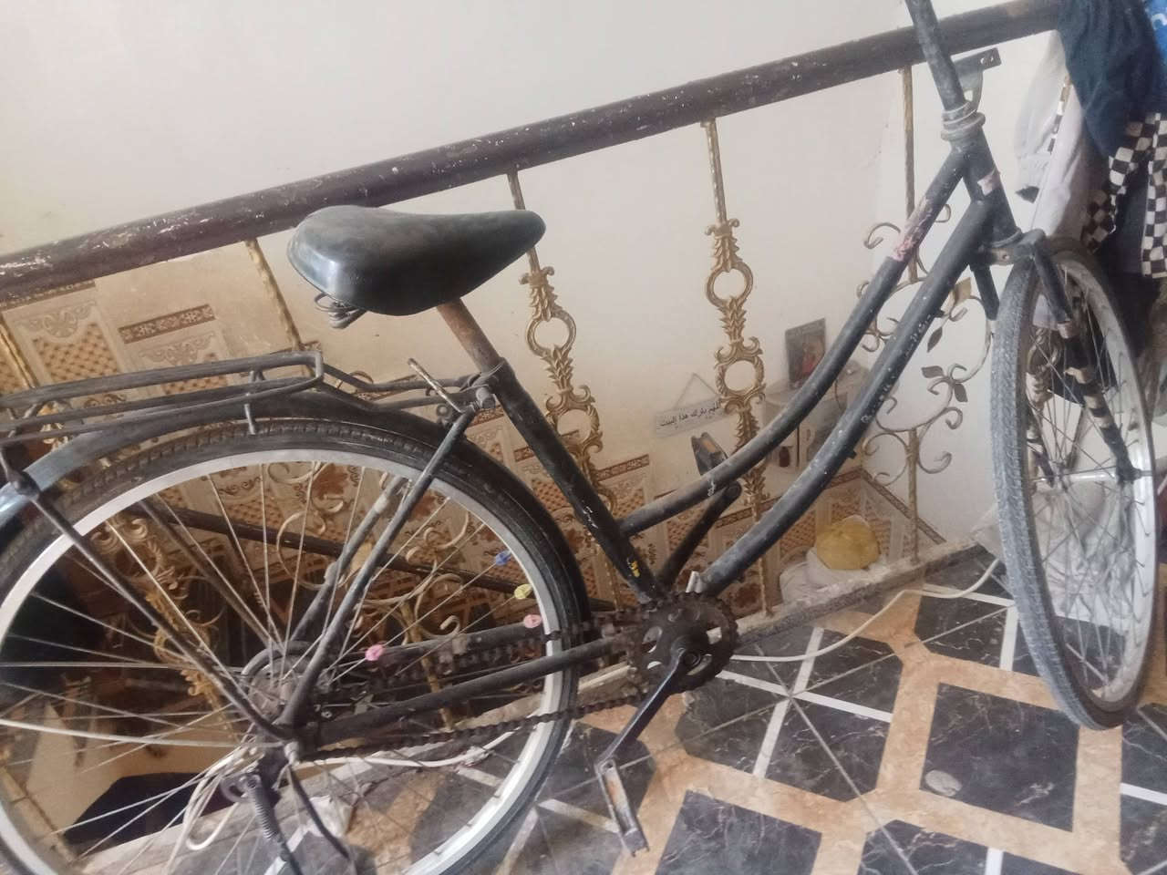 السلام عليكم غراض بيت بسعر مناسب الاتصال على الرقم ***********
