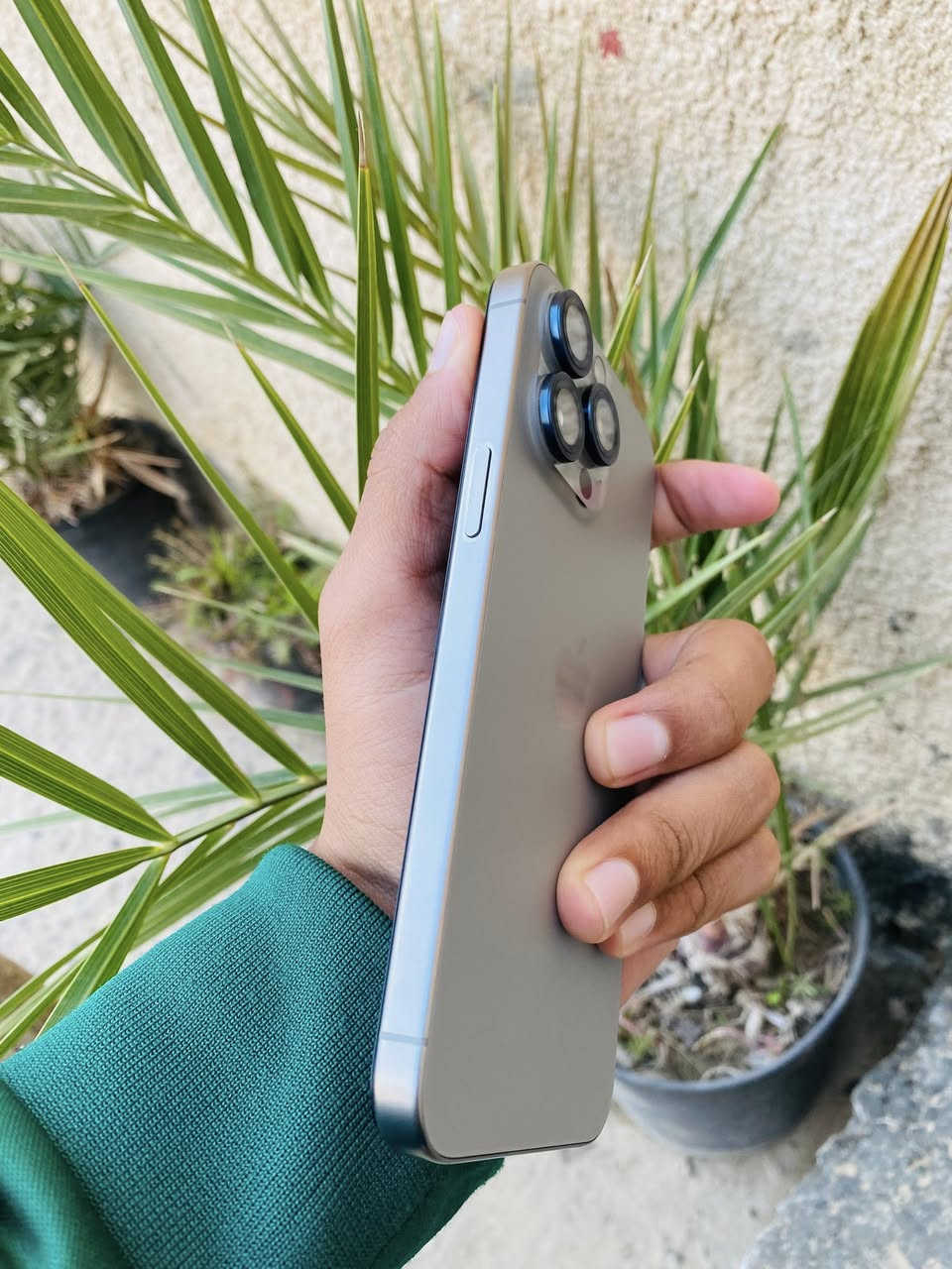 ايفون 15 برو ماكس ذاكره 256 بطارية 86 نضيف كلش مستبدل شاشه نوعيه كلش زينه والشريحة متوقفه بي الباقي كله شغال ومابي أي خلل السعر 575 مكاني بغداد ابو غريب ***********
