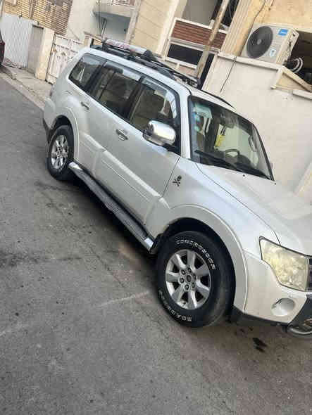 سلام عليكم باجيرو حبتور موديل 2009 فول مواصفات
مكفولة كفالة عامة 
المواصفات الي بيها 

فتحة 
كشنات جلد 
3 قطع تبريد 
4 x 4  
كشنات كهربائية بالكامل 
حساسات 
تدفئة كشنات 
وبعد بيها موصفات هواية 
السيارة كاملة ما بيها اي نقص 
مكاني بغداد 
السعر 126
مكاني بغداد شعب 
للاستفسار ***********
