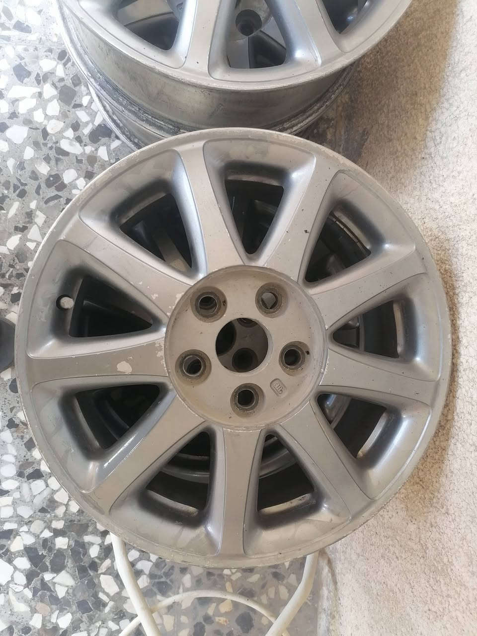 سلام عليكم ويل ملكه ابيض مصبوغ نفطي بدون تير اليريده يخابرني اني خادم سعر ٢٥٠ الف مكاني نجف حي العسكري  ***********
