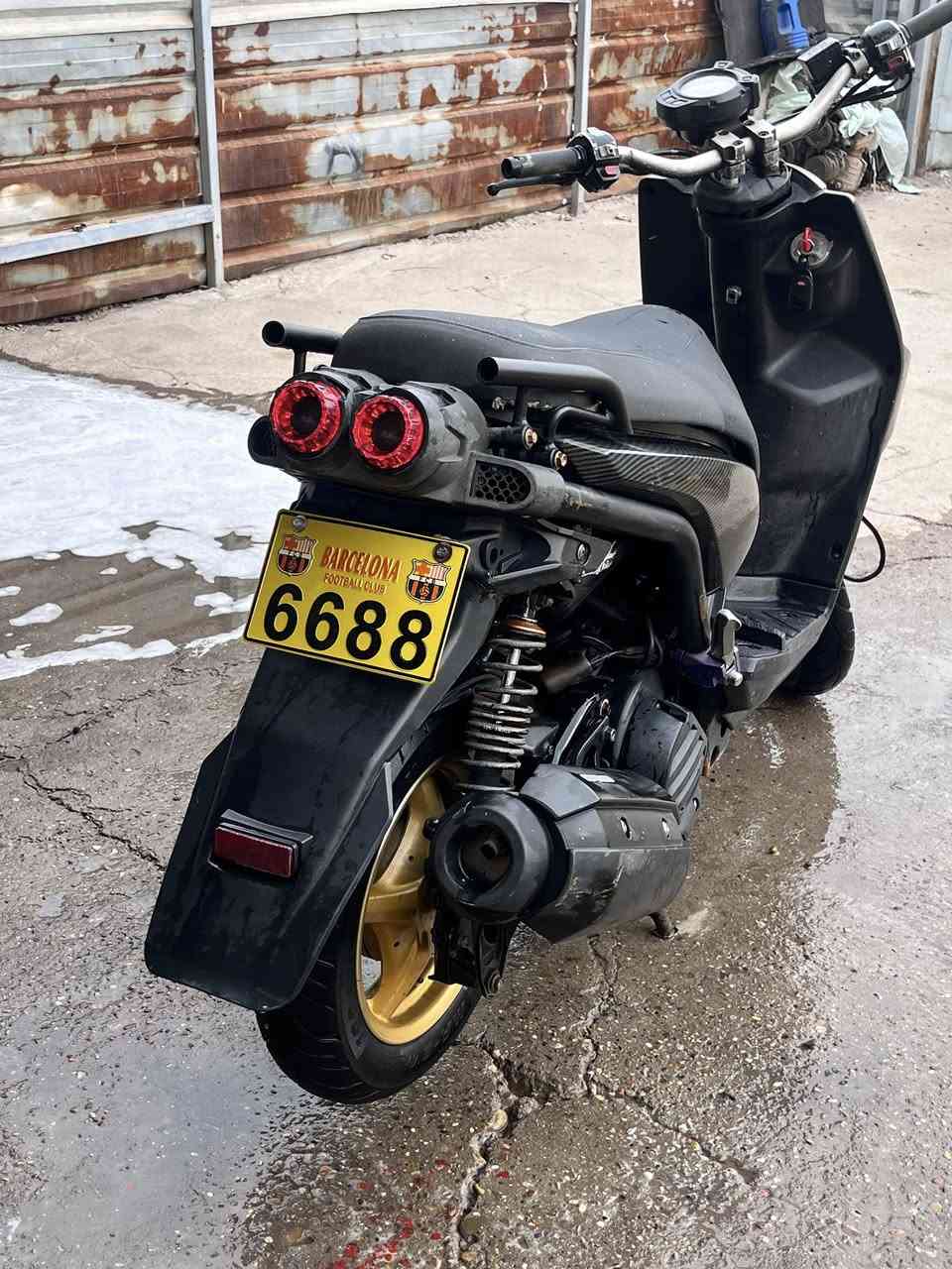 سكنس جبلي نوزل الدراجة خير من الله كفاله مكينه
دراجه رمبه منفيس مالته موجود بس بي تلف 
بيه سبايدر كوسو ودبلات خلفيه رياضيه وستيرن رياضي اصليات مكينة ناعمه وخير من الله شلعه ومعدل دشبول شغال ما عده الكيلومتر بانزين كله محسن ودهن يورال وامزويل مكينه بعده بيضه من جوه كفرات مغلفه من اخذته كهربائيات كامله ما بيه نقص بس بريك خلفي لو سيم لو بنزات ما اعرف سعره 850 وبيه مجال بسيط كلش 
مكاني بياع بغداد 
***********
