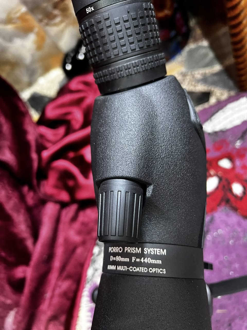 متوفر !!!
منظار تحديد (Spotting Scope) من العلامة التجارية Landview، 
ويتميز بالتالي:قوة تكبير عالية: يوفر تقريبًا يتراوح بين 25 مرة إلى 75 مرة.
عدسة شيئية كبيرة: يبلغ قطرها 80 ملم، مما يساعد على تجميع المزيد من الضوء للحصول على صور واضحة ومشرقة.
تصميم مريح: يتميز بعدسة عينية مائلة بزاوية 45 درجة لتوفير راحة أكبر أثناء المراقبة.
استخدامات متعددة: مناسب لمراقبة الطيور، الصيد، رماية الأهداف، ومشاهدة المناظر الطبيعية أو النجوم.
ملاحظة ((( العدسة بيهة طخات بسيطة بس ممأثرة ابد )))
الحالة : _ نظيف جداً

الي يخدمه ينطي سعر وبالعافية 
توصيل متوفر لجميع المحافظات


**إذا كنت صاحب هذا الإعلان وتريد حذفه لأي سبب، رجاءا أرسل رسالة إلى الدعم الفني**