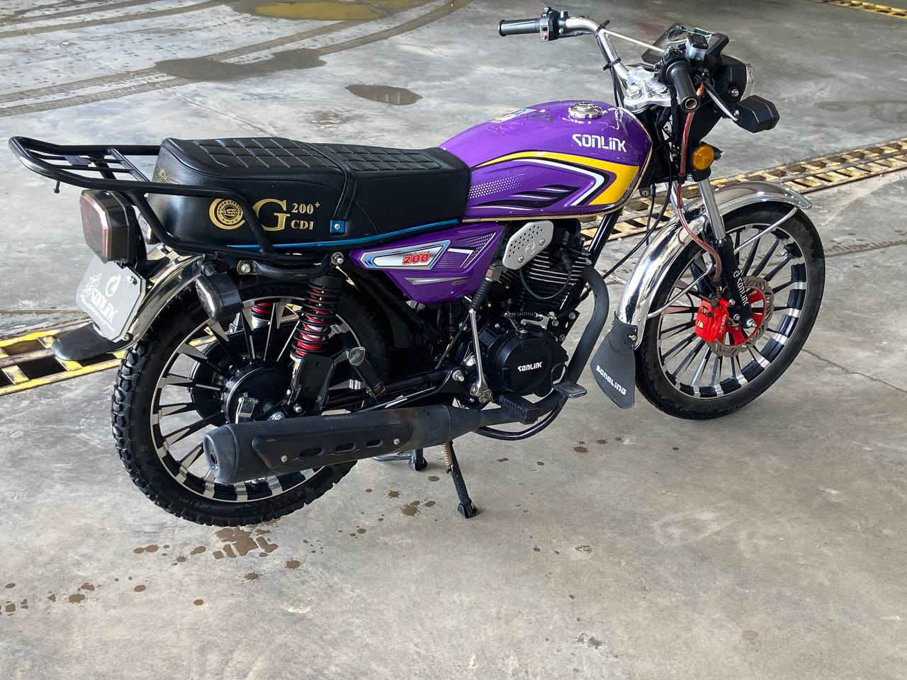 السلام عليكم للبيع او مراوس دراجه سيفان٢٠٢٥ 
دراجه زيرو جديده اي نقص مابيه ماصار شهر من نازله فقط دشبولهه وكعت علي طابوكه ونكسر يشتغل فقط الاضائه مالته غير هذا برغي نقص مابيه لون مميز دراجه تخبل اشاير شغالات بكلايت لايت سلف هندر بعدهه زيرو دراجه مكاني ديالى الخالص هبهب سعر ٧٢٥ وبيهه مجال رقم ***********
