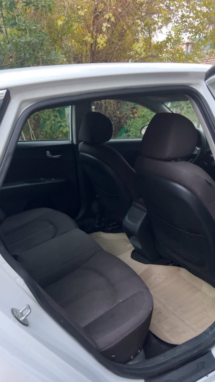 السلام عليكم سيارة اوبتما موديل 19 نص فول بيها اضافة منضومة غاز السياره نضيفه وعلى ايد بنيه والسنور مالتها موجود السياره رقمها بغداد مشروع وطني وصاحبة السياره موجوده تحويل ثاني يوم الاستفسار :
***********
